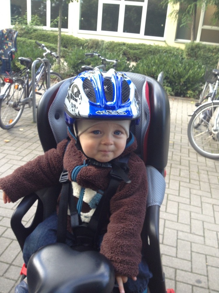 darf man kleine kinder hinten mitnehmen auf dem fahrrad